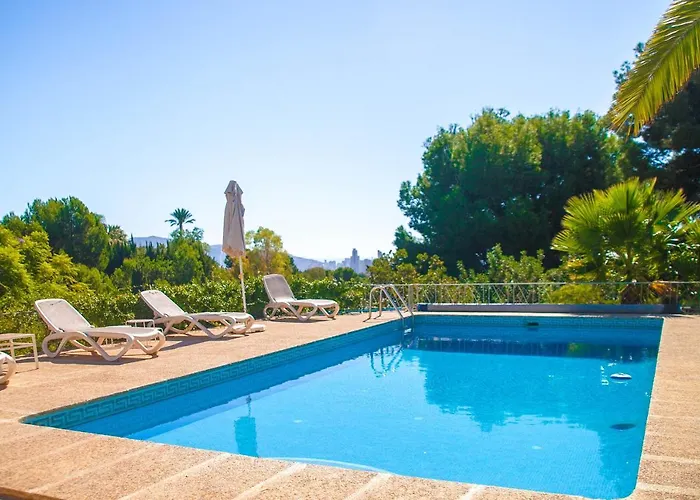 Villa Altozano with pool, barbeque, large garden,&fantastic sea views